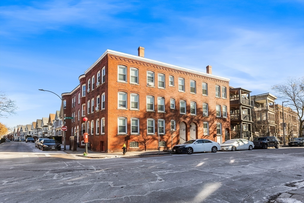 86 Savin Hill Avenue, Unit 1 Boston, MA 02125 - Photo 11 of 17 a view of a large building
