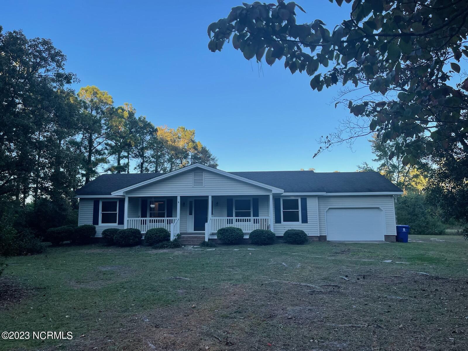 600 Myrtle Drive, Lake Waccamaw, NC 28450 Compass