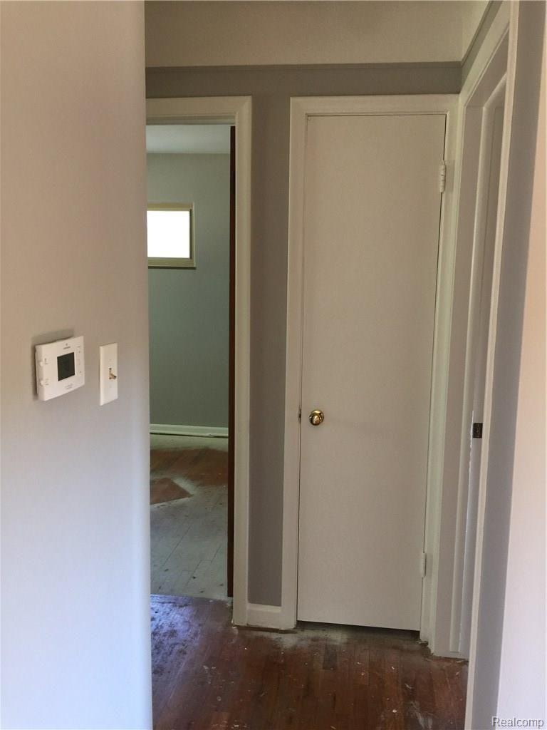7779 Banner Street Taylor, MI 48180 - Photo 11 of 22 Hallway