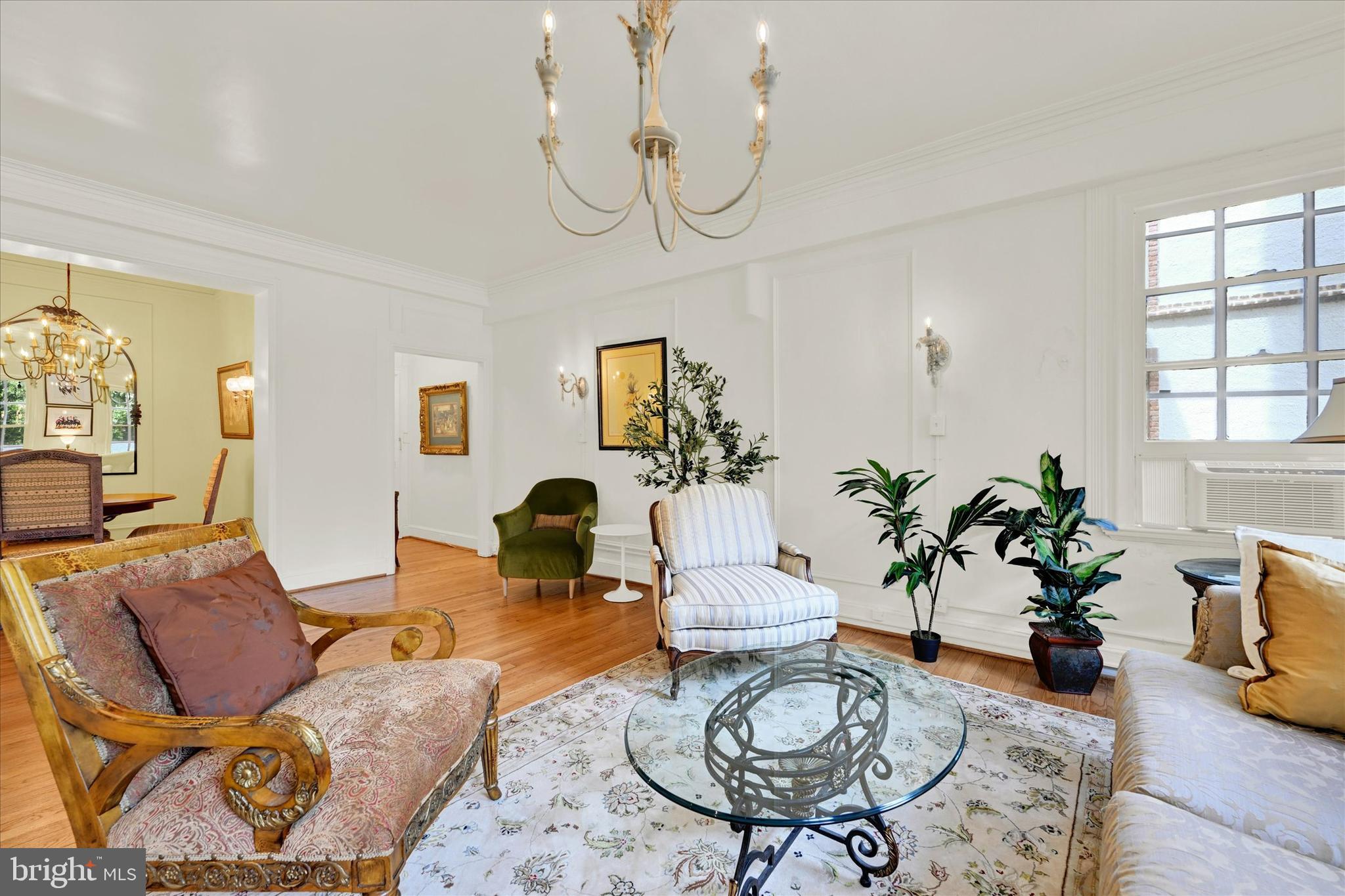 6 Upland Road, Unit Q3 Baltimore, MD 21210 - Photo 9 of 27 a living room with furniture potted plant and a chandelier