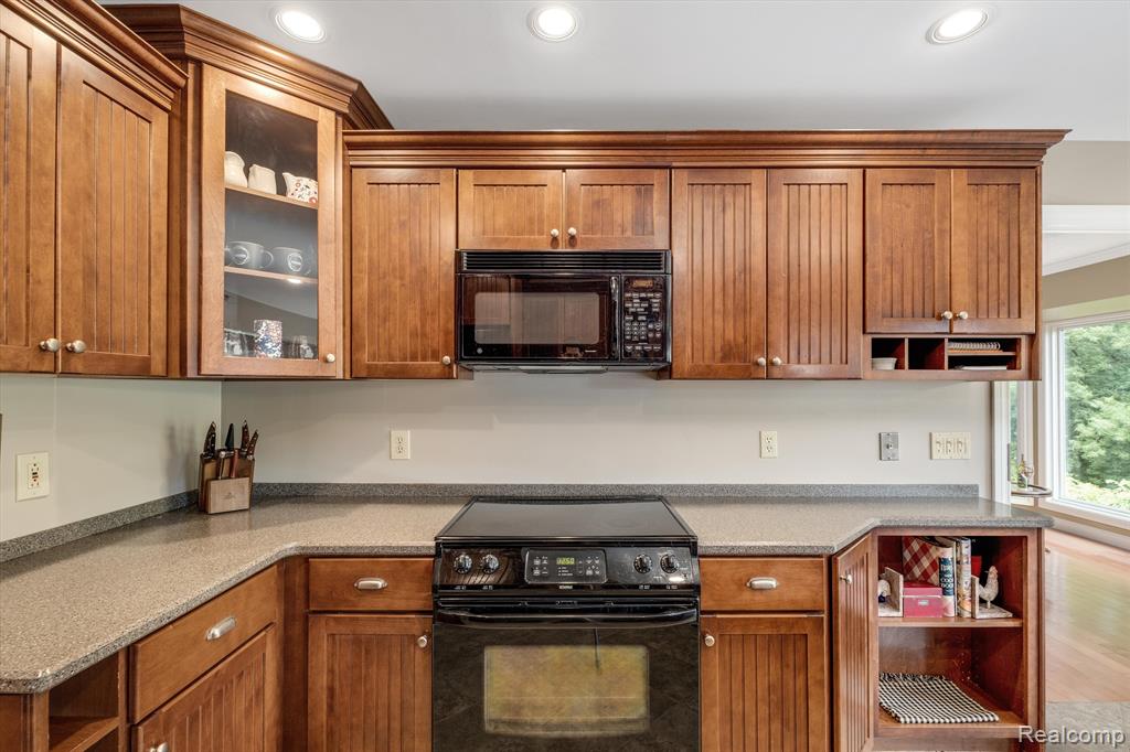 719 Ten Point Drive Rochester Hills, MI 48309 - Photo 16 of 43