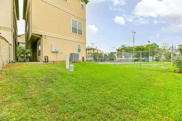 $355,000 | 18721 Egret Oaks Lane, Webster, TX 77058