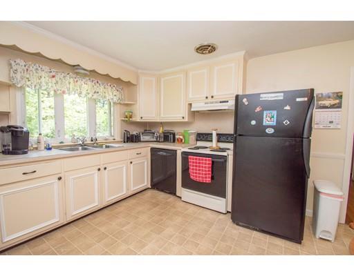 41 Senator Street Springfield, MA 01129 - Photo 5 of 16