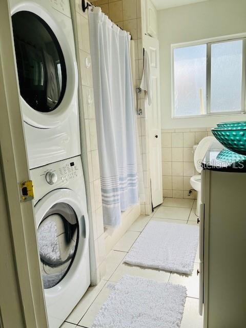 10172 63rd Avenue North Seminole, FL 33772 - Photo 12 of 24 a view of a hallway with washer and dryer