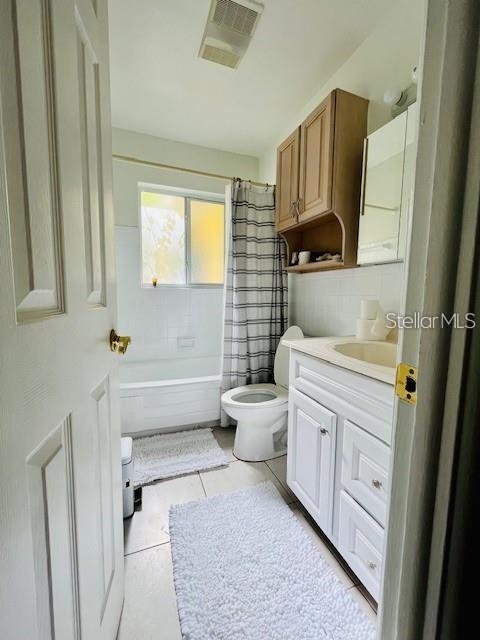 10172 63rd Avenue North Seminole, FL 33772 - Photo 18 of 24 a bathroom with a sink toilet and shower