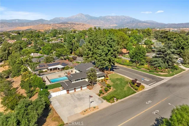 $1,150,000 | 30746 East Sunset Drive South, Redlands, CA 92373