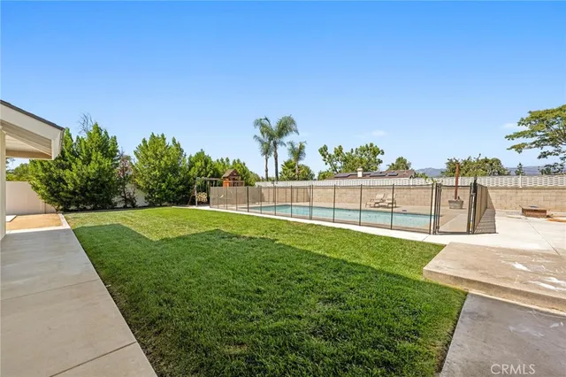 $1,150,000 | 30746 East Sunset Drive South, Redlands, CA 92373