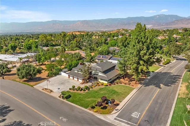 $1,150,000 | 30746 East Sunset Drive South, Redlands, CA 92373