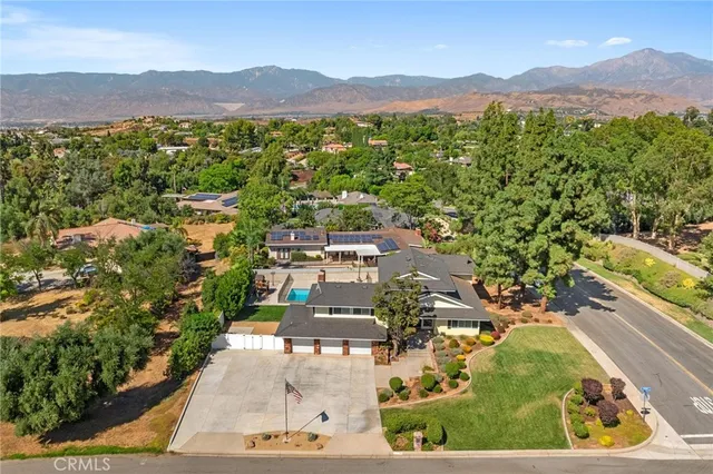 $1,150,000 | 30746 East Sunset Drive South, Redlands, CA 92373