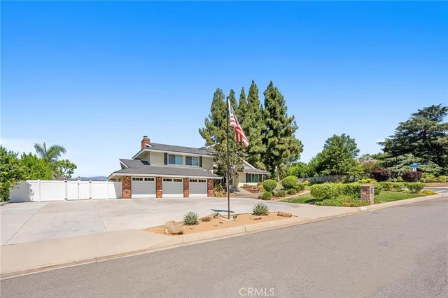 $1,150,000 | 30746 East Sunset Drive South, Redlands, CA 92373