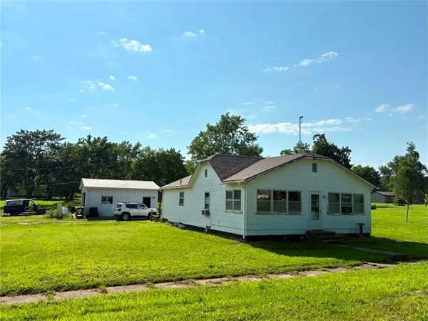 $49,900 | 304 Clay Street, Bronson, KS 66716