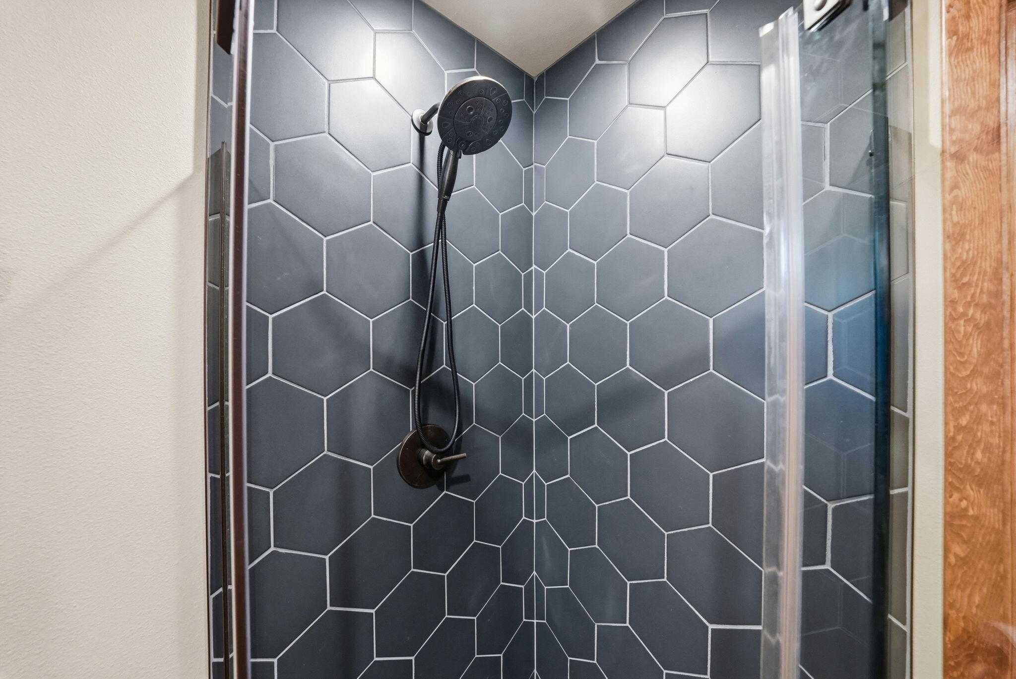 54270 Huntington Road La Pine, OR 97739 - Photo 25 of 68 a bathroom with a shower and a mirror