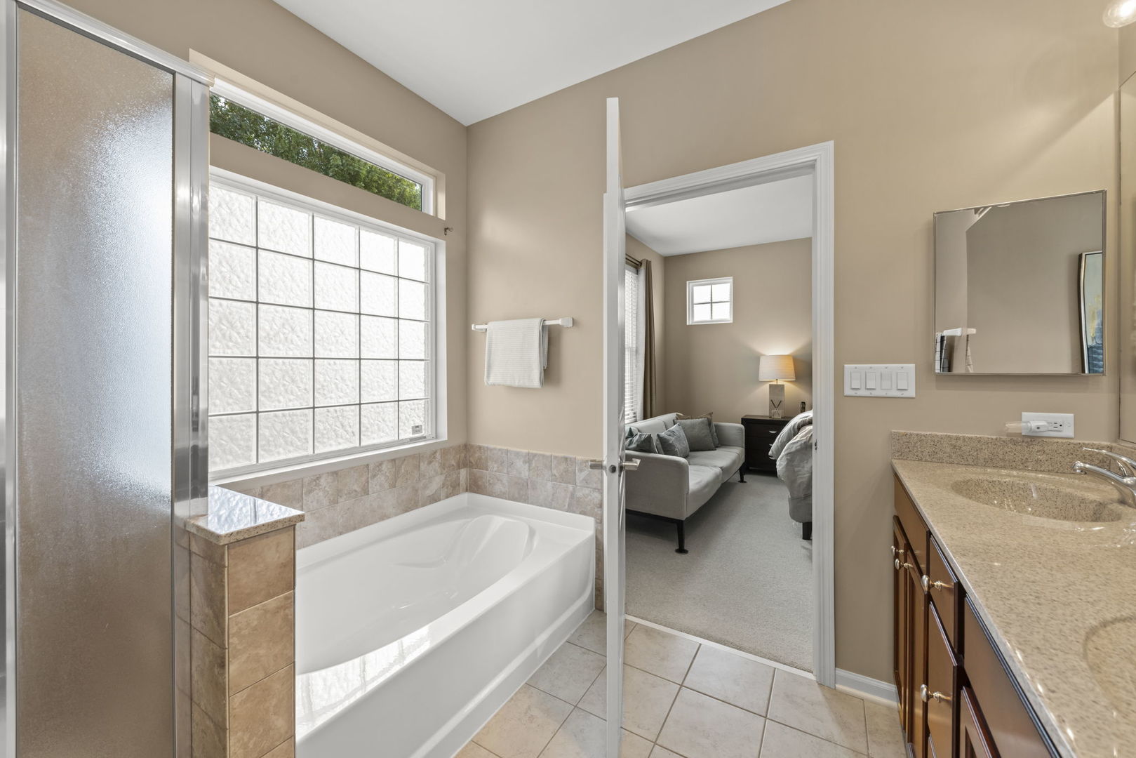 929 Fairmont Road Pingree Grove, IL 60140 - Photo 21 of 28 a bathroom with a tub sink and mirror