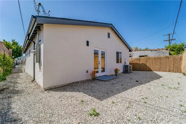 a view of a house with a backyard