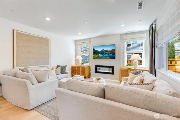 $849,950 | 20464 Myrtle Place East, Bonney Lake, WA 98391