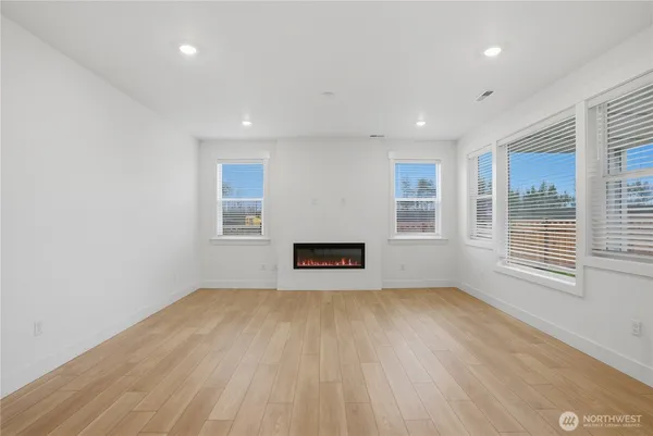 $849,950 | 20464 Myrtle Place East, Bonney Lake, WA 98391