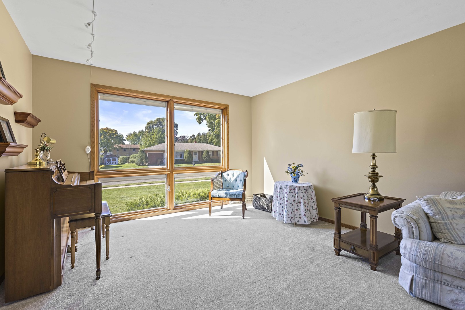 305 Ridge Road Rochelle, IL 61068 - Photo 5 of 31 a living room with furniture and a window