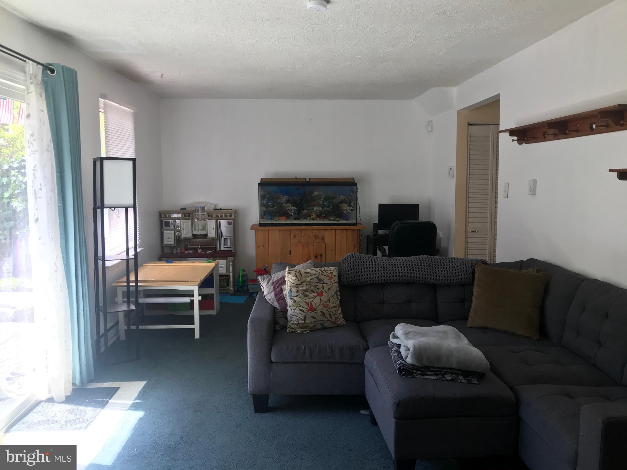 12 Berkshire Road Sicklerville, NJ 08081 - Photo 5 of 17 Gallery Image 5