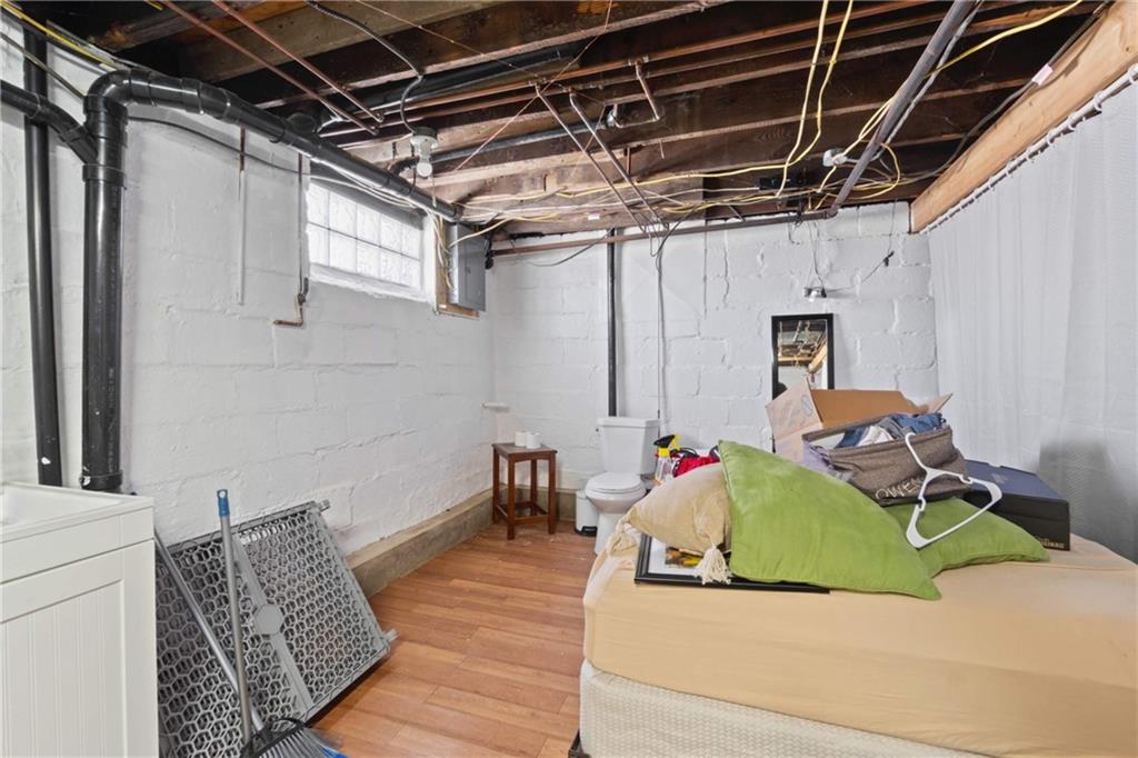 917 Session Street Pittsburgh, PA 15207 - Photo 11 of 15 a living room with furniture and a table