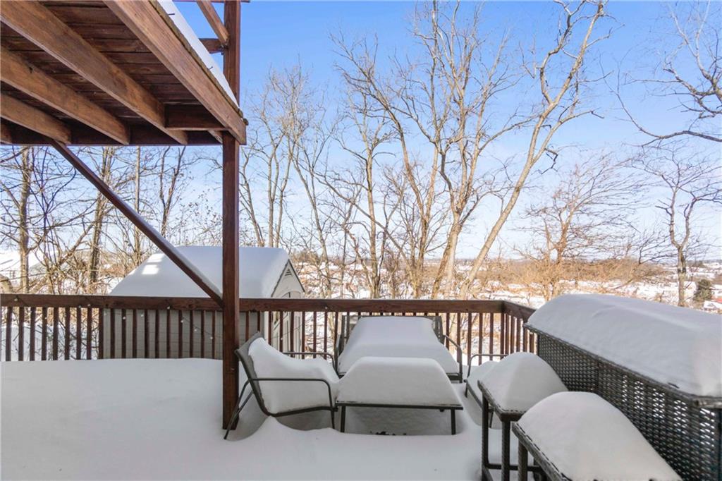 917 Session Street Pittsburgh, PA 15207 - Photo 13 of 15 a view of balcony with furniture