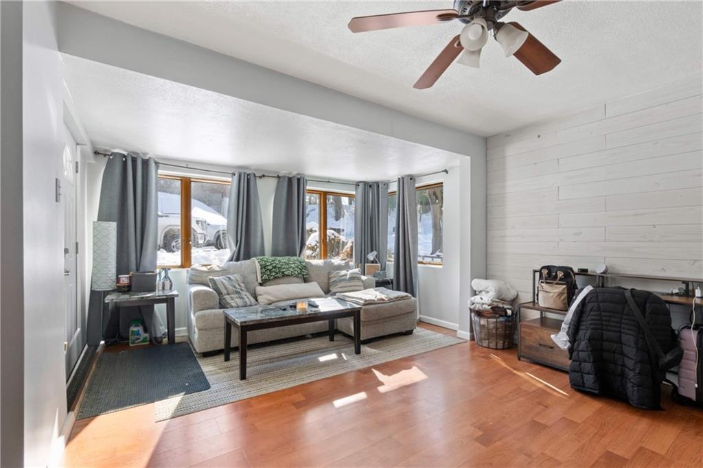 917 Session Street Pittsburgh, PA 15207 - Photo 3 of 15 a living room with furniture and a flat screen tv