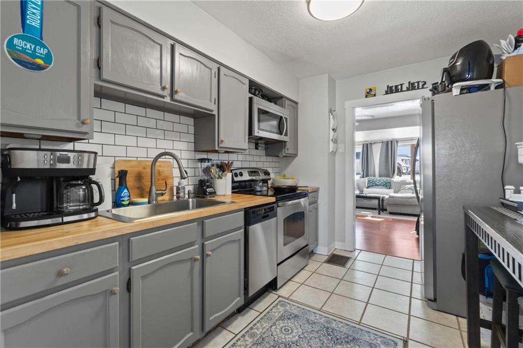 917 Session Street Pittsburgh, PA 15207 - Photo 6 of 15 a kitchen with stainless steel appliances granite countertop a sink stove and refrigerator