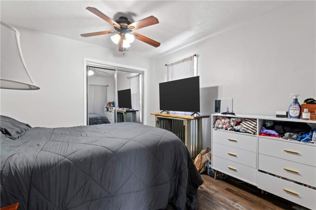 917 Session Street Pittsburgh, PA 15207 - Photo 8 of 15 a bedroom with a bed and a flat screen tv