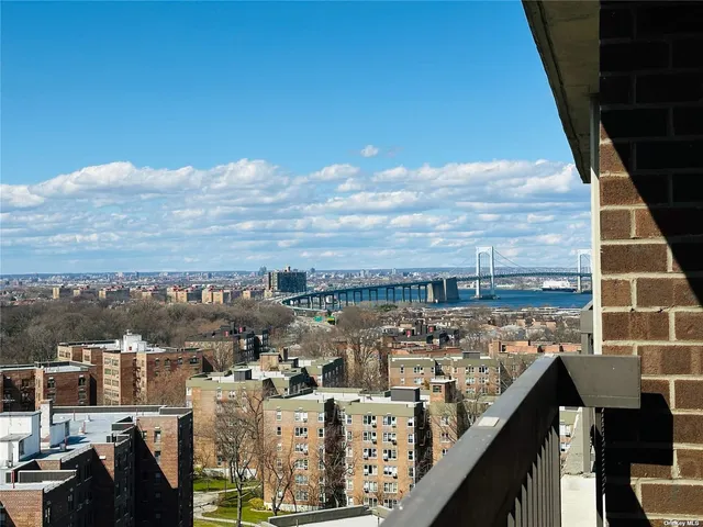 $659,000 | 2 Bay Club Drive, Unit 16V | Bay Terrace