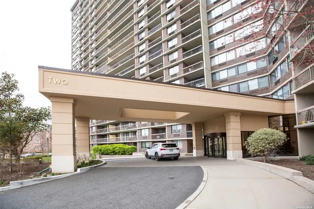 $659,000 | 2 Bay Club Drive, Unit 16V | Bay Terrace