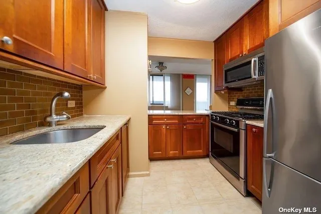 $659,000 | 2 Bay Club Drive, Unit 16V | Bay Terrace