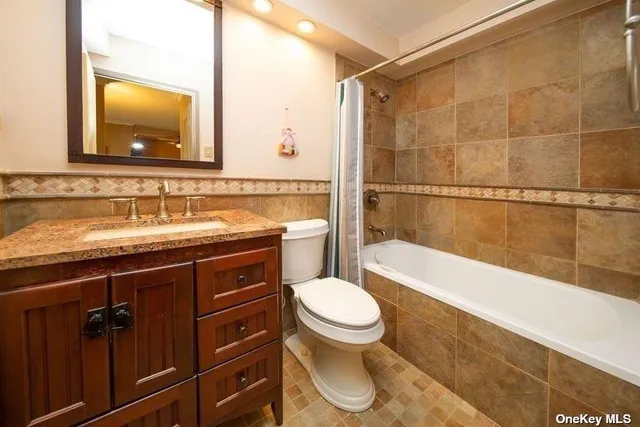 $659,000 | 2 Bay Club Drive, Unit 16V | Bay Terrace