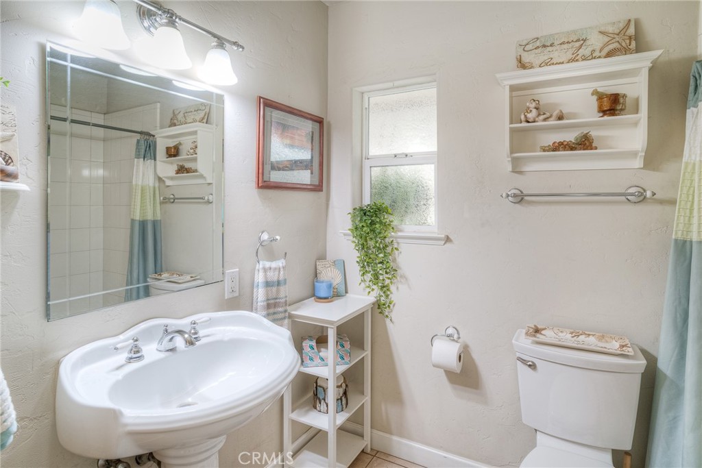6060 Miners Ranch Road Oroville, CA 95966 - Photo 19 of 66 a bathroom with a sink toilet and shower