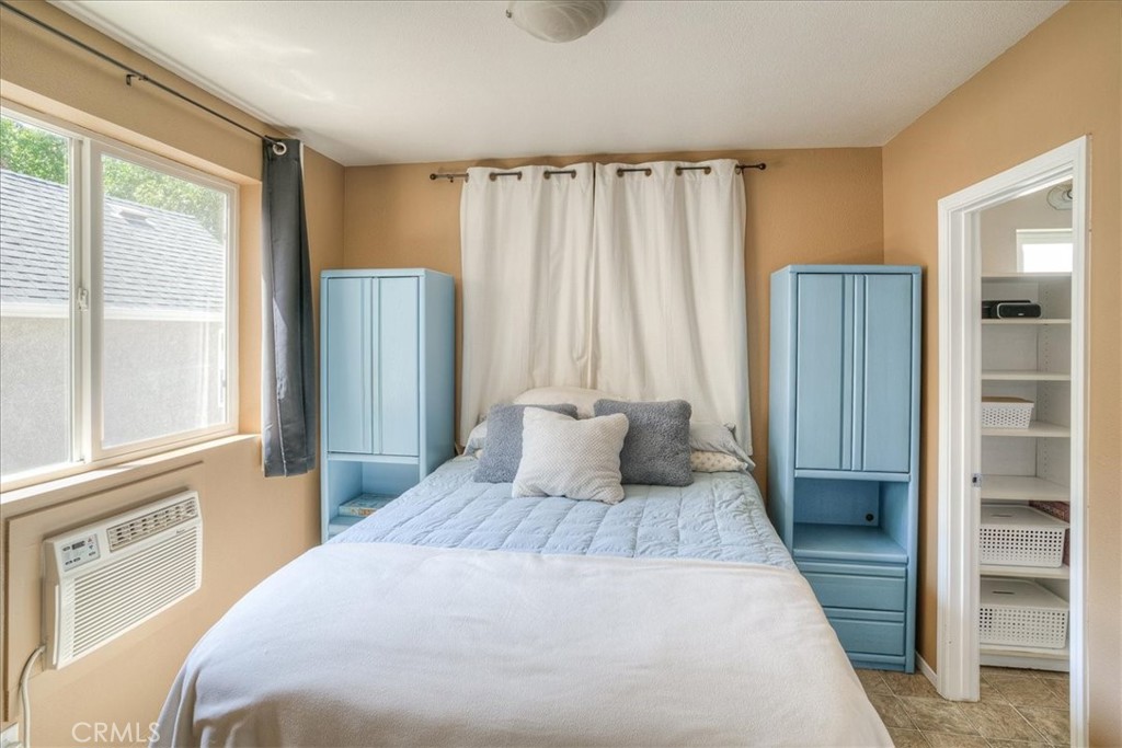 6060 Miners Ranch Road Oroville, CA 95966 - Photo 20 of 66 a bedroom with a bed and a window