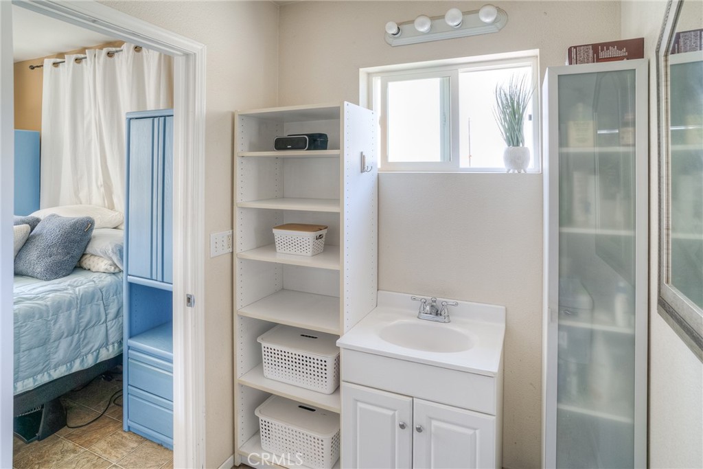 6060 Miners Ranch Road Oroville, CA 95966 - Photo 22 of 66 a bathroom with a sink toilet and shower