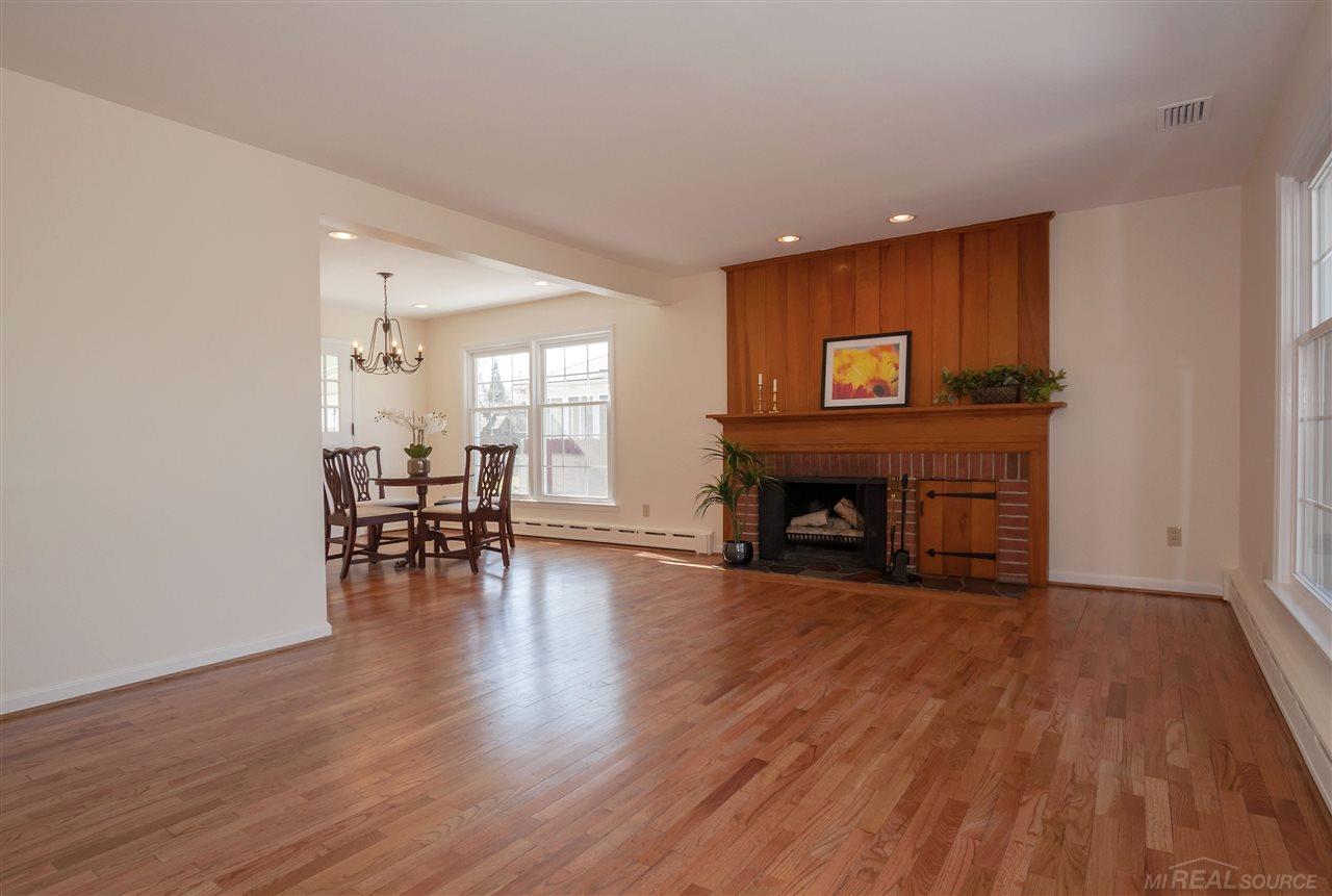 1155 Hampton Road Grosse Pointe Woods, MI 48236 - Photo 3 of 38