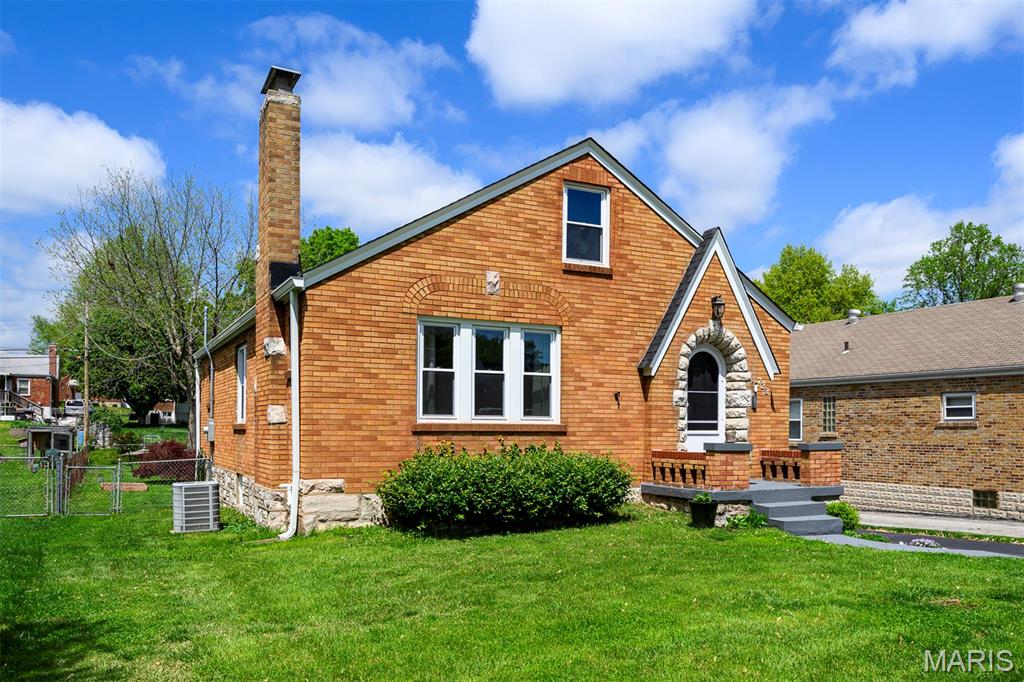 723 Reed Avenue St. Louis, MO 63125 - Photo 3 of 45 Gallery Image 3