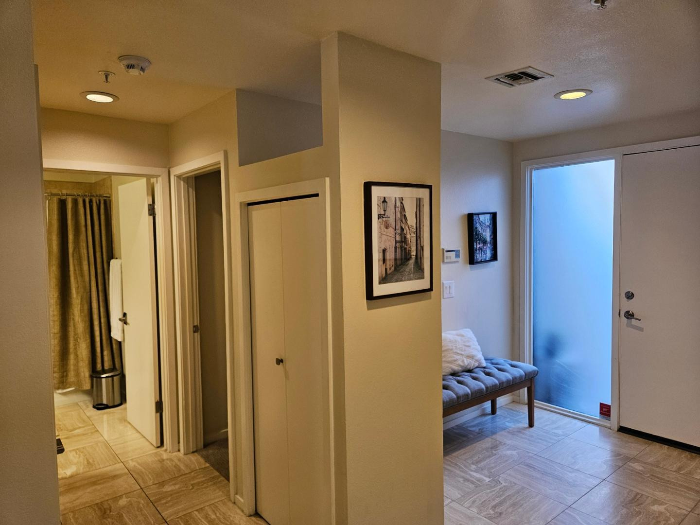 7700 East Gainey Ranch Road, Unit 153 Scottsdale, AZ 85258 - Photo 13 of 24 a view of a hallway with bathroom