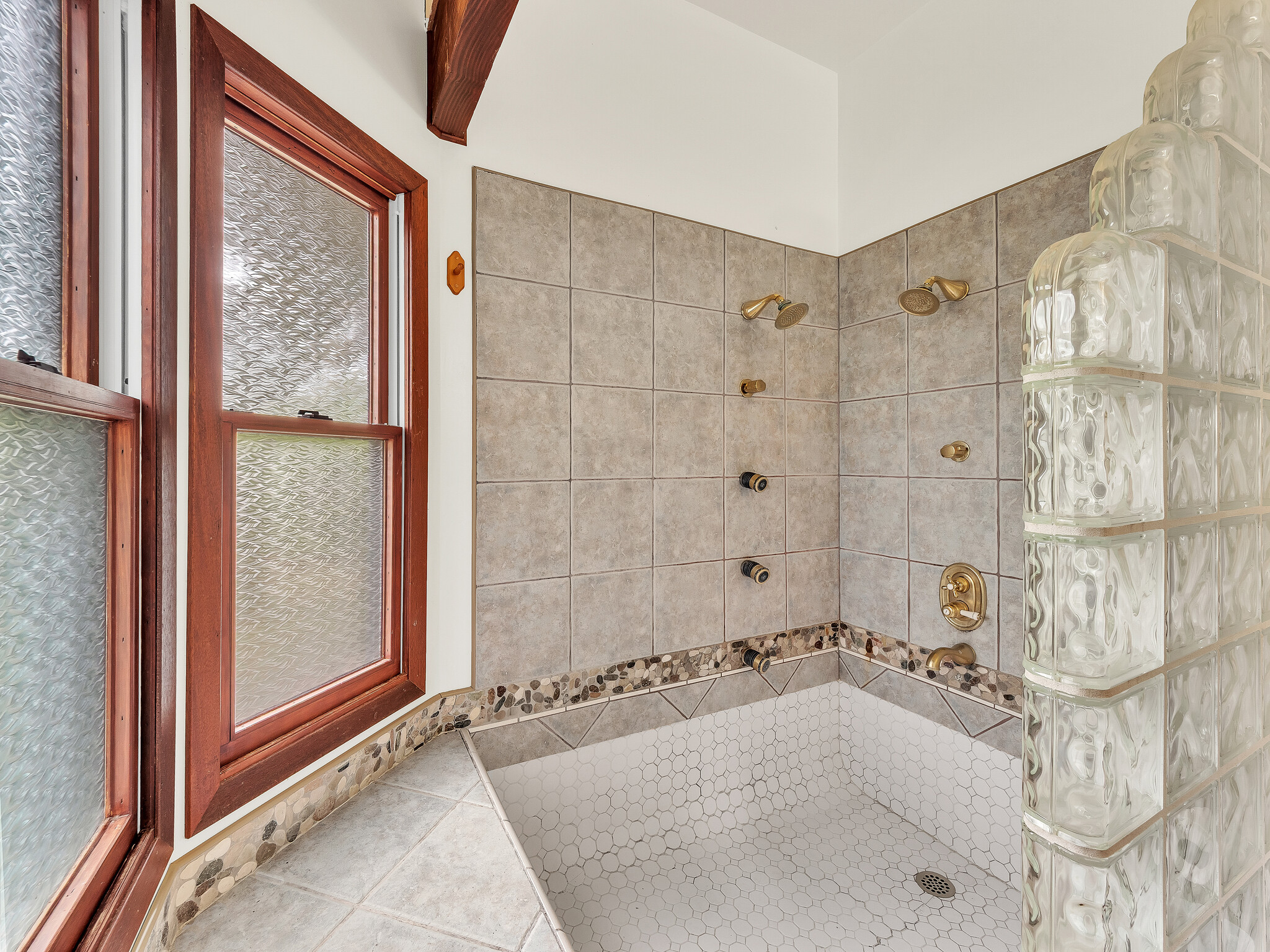 94-1769 Amepela Road Naalehu, HI 96772 - Photo 16 of 29 a bathroom with a bath tub and a shower