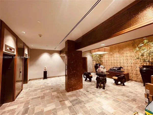 a view of a back yard