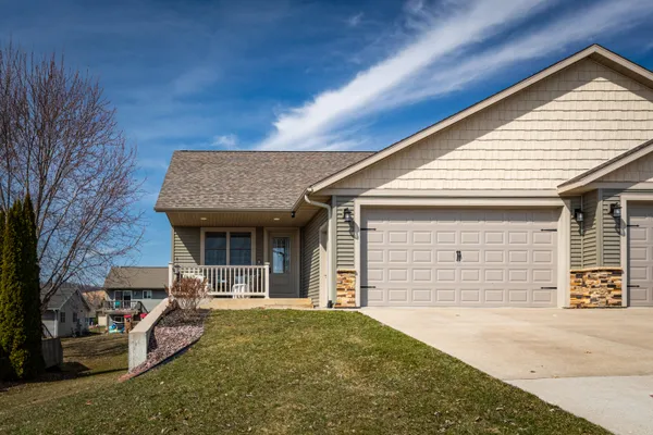 $299,900 | 21308 Barbara Lane, Galesville, WI 54630