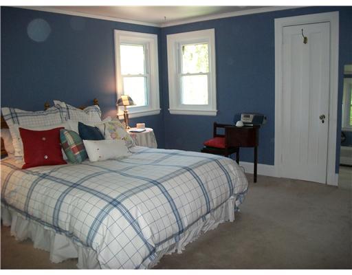 122 Gladstone Road Pittsburgh, PA 15217 - Photo 14 of 18 Master Bedroom. New windows, soothing palette and closet space in master bedroom