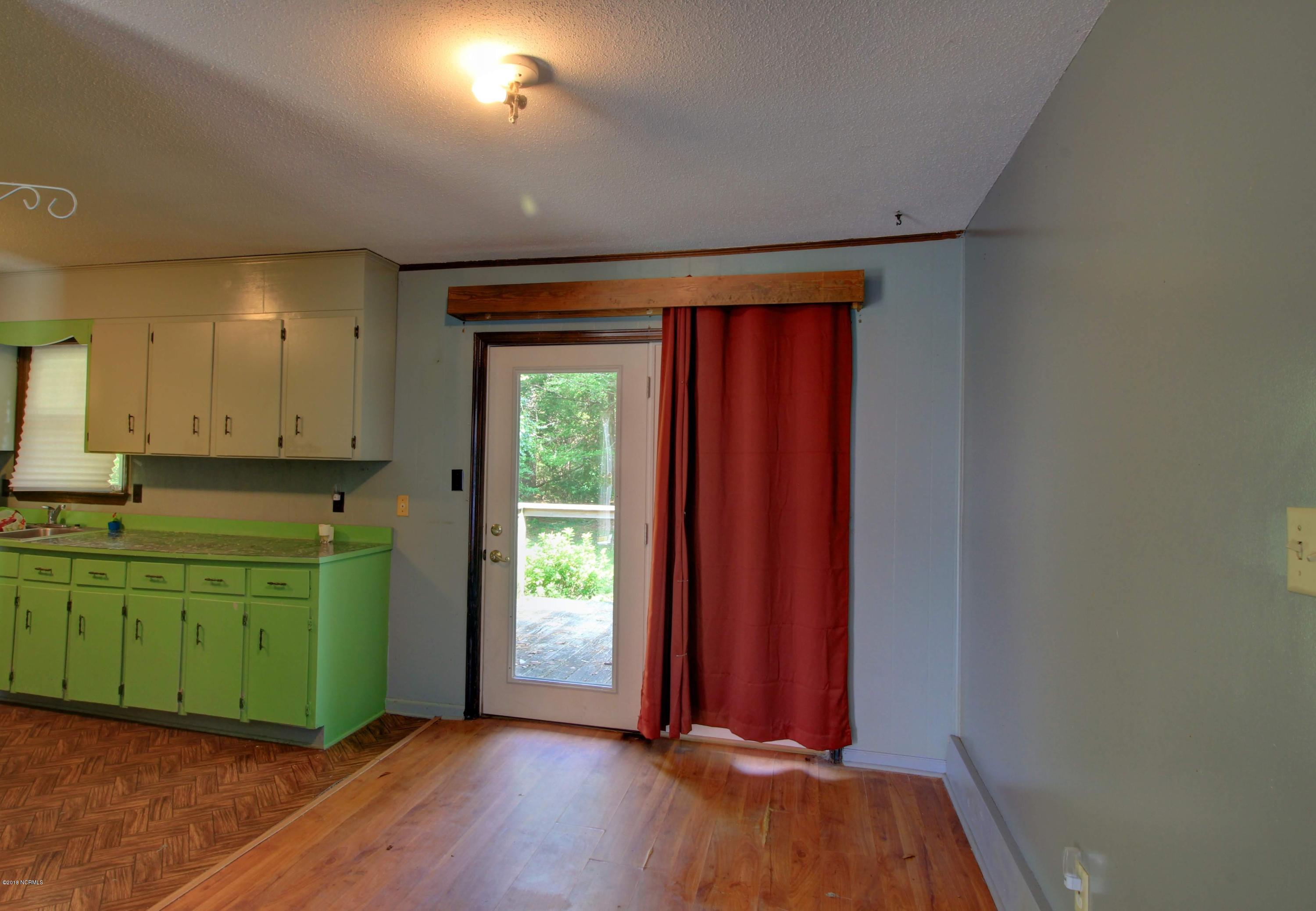 1233 Hibbs Road Newport, NC 28570 - Photo 6 of 13 Dining Room
