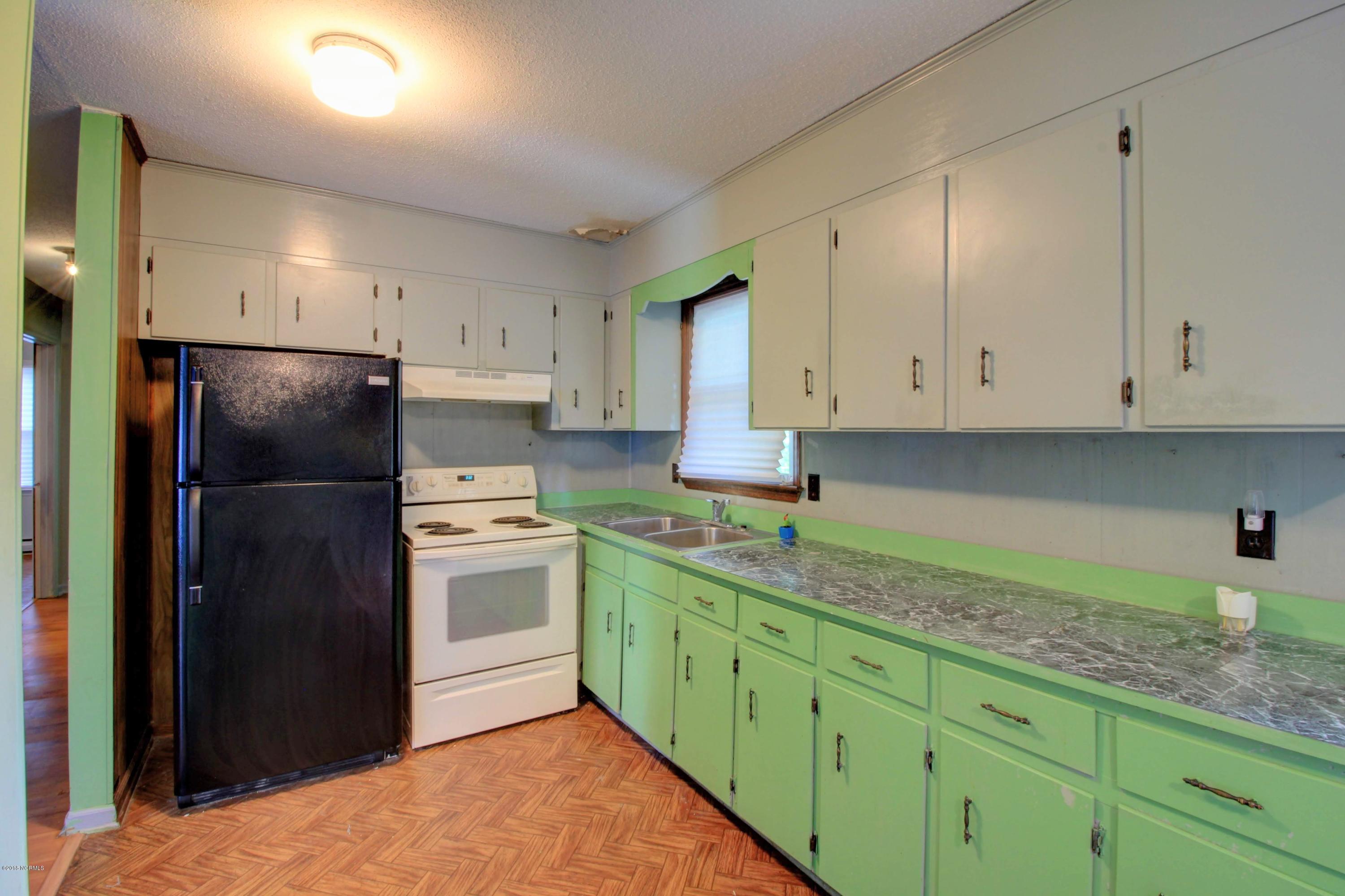 1233 Hibbs Road Newport, NC 28570 - Photo 7 of 13 Kitchen