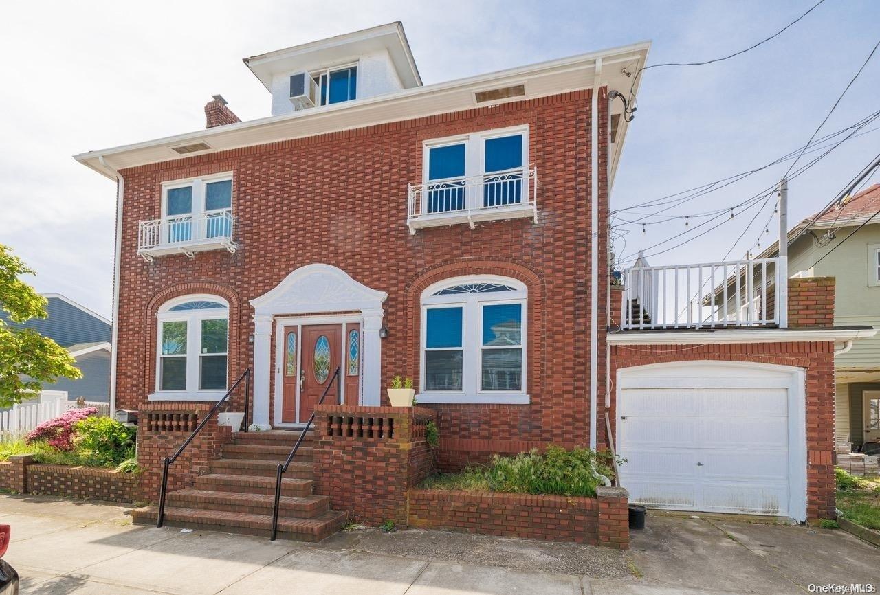 606 West Walnut Street Long Beach, NY 11561 - Photo 1 of 1 a front view of a house with garden
