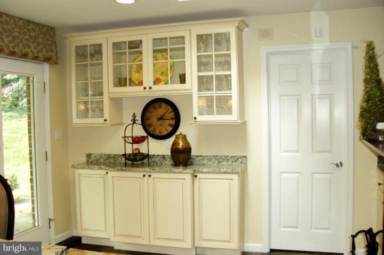 3708 Macalpine Road Ellicott City, MD 21042 - Photo 17 of 30 Kitchen