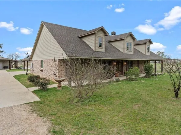 a view of front of house with a yard