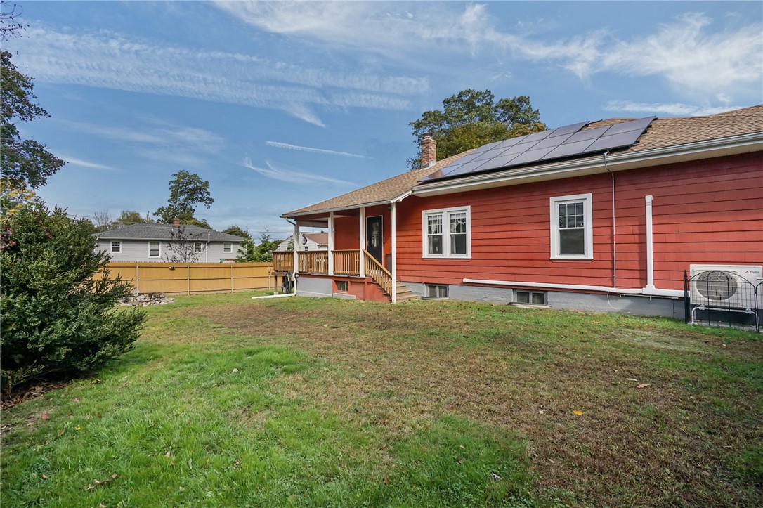 66 Pequot Avenue Cumberland, RI 02864 - Photo 3 of 23