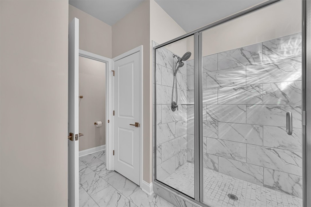 108 Gretta Trail Pendleton, SC 29670 - Photo 9 of 38 Huge walk-in shower