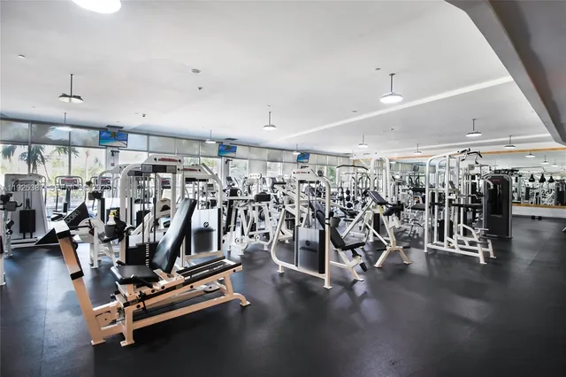 $2,395 | 1000 West Avenue, Unit 431, Miami Beach, FL 33139