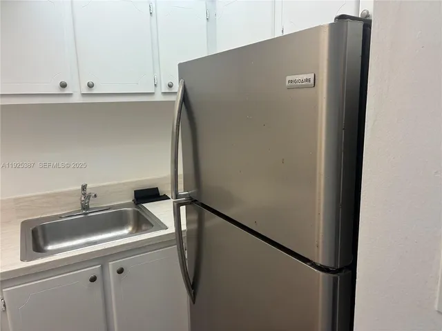 $2,395 | 1000 West Avenue, Unit 431, Miami Beach, FL 33139